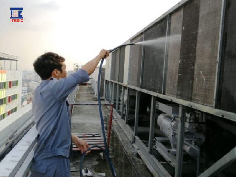 Vệ sinh máy lạnh công nghiệp Trane